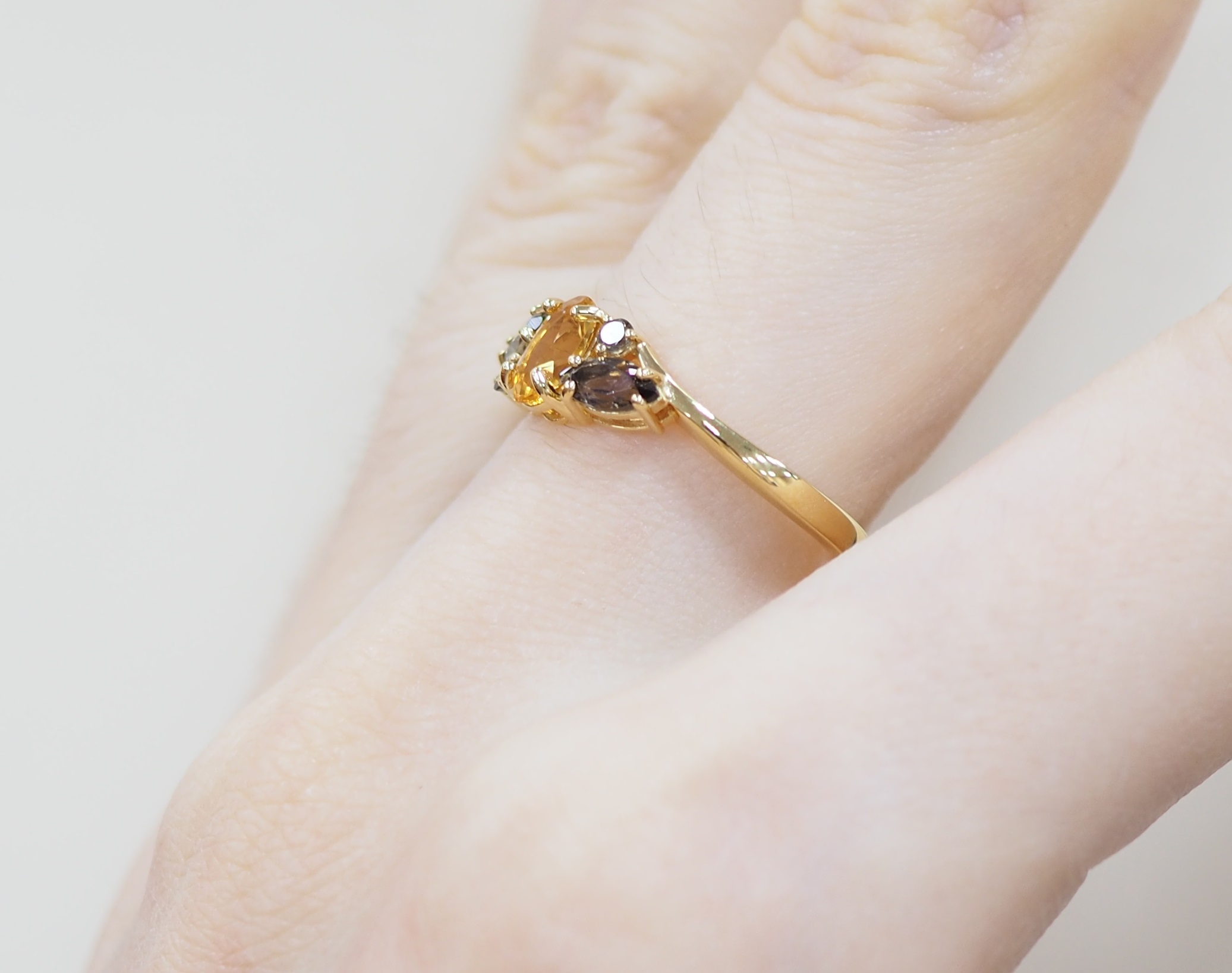 Серебряное кольцо 925 пробы; вставки 1 Цитрин; 4 Раухтопаз;